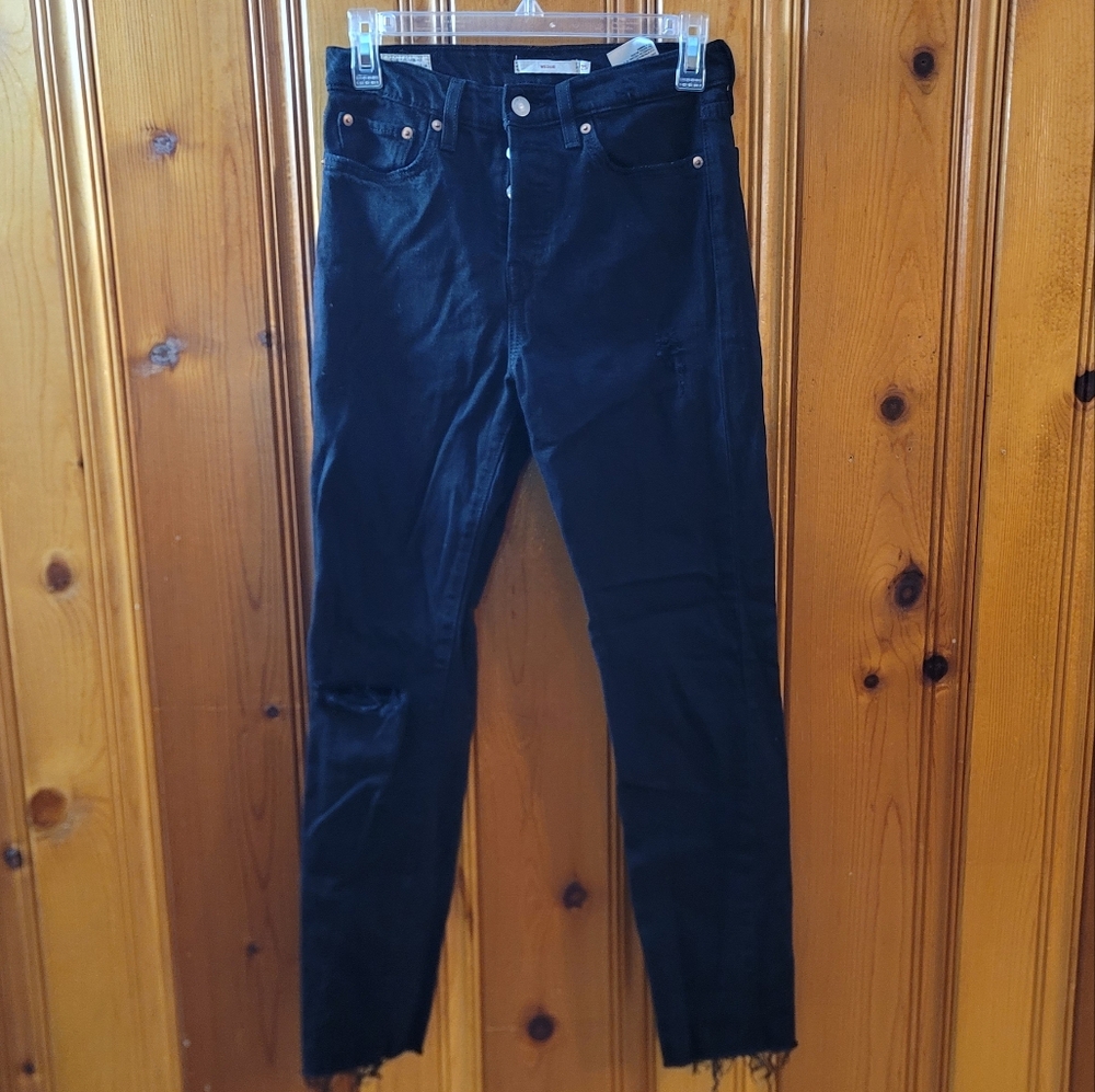 WOMEN'S LEVIS JEANS
